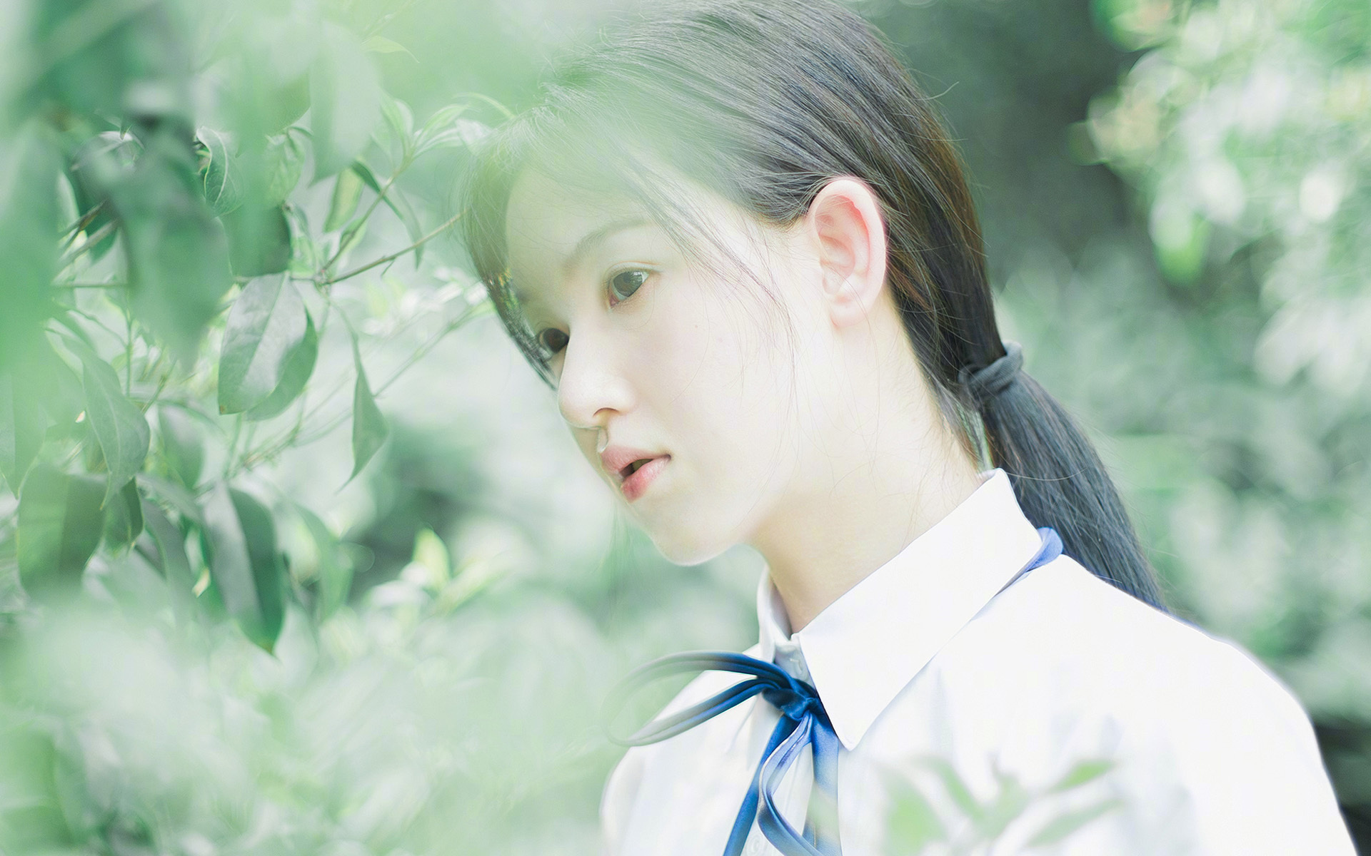 男篮训练注重半场阵地战术布置增强比赛控制力，男篮打球